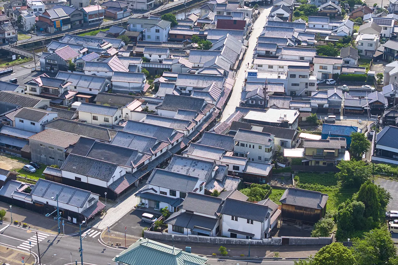 白壁の町並み 10