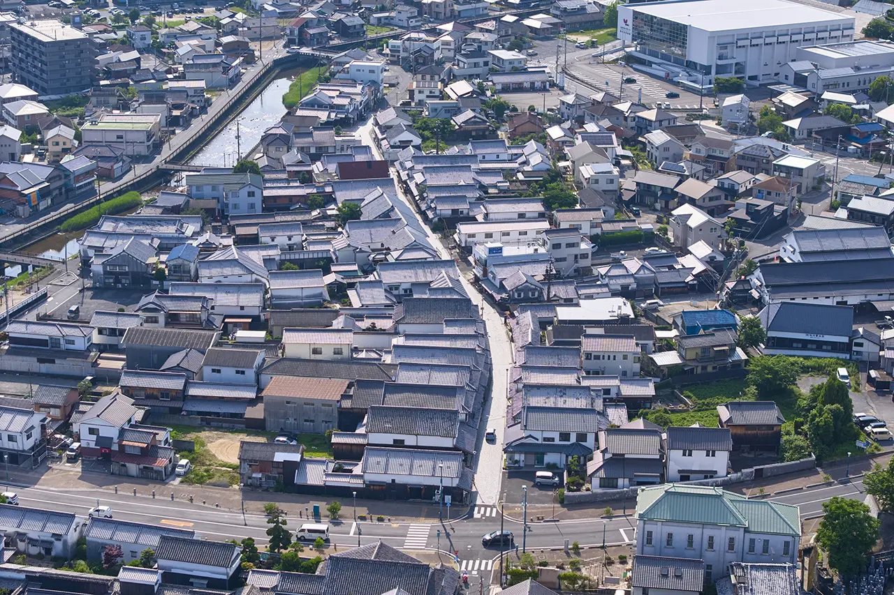 白壁の町並み 11