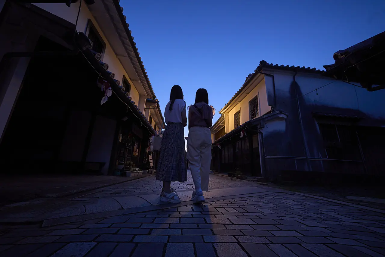 白壁の町並み 12
